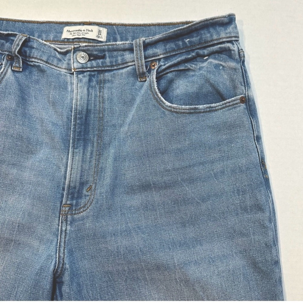 Abercrombie & Fitch
The 90s Slim Straight
Ultra High Rise 32/14 Long